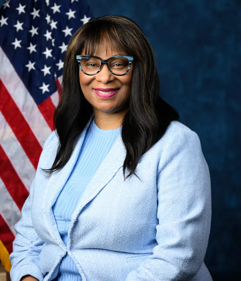 Portrait of Janelle Bynum