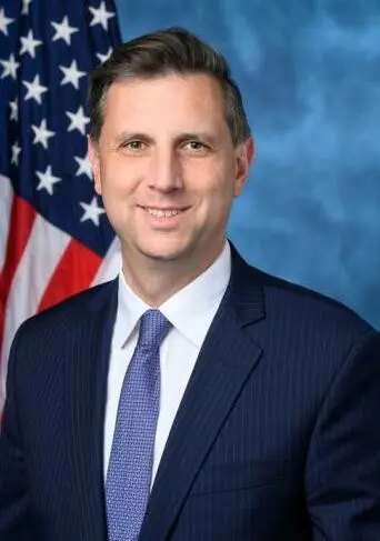 Portrait of Seth Magaziner